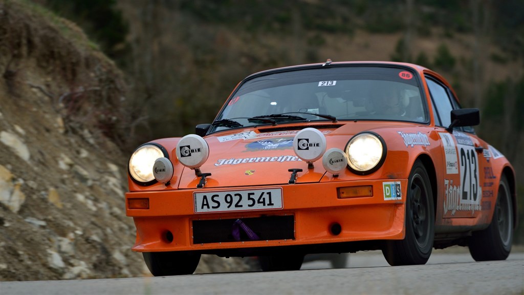 Søren Bunk (Skanderborg) og Jakob Knudsen (Skanderborg) er nr. 101 i deres Porsche 911 SC fra 1979. De har 2339 strafpoint.
(Foto: Michael Eisenberg)